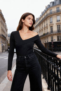 Siyah Pamuklu Esnek Volanl? Fitted/Vucuda Oturan Crop Orme Bluz TWOAW24BZ00161