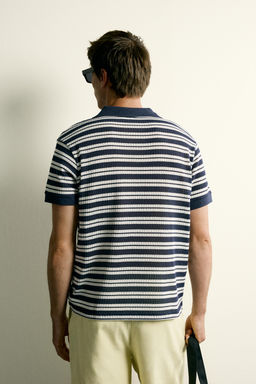 POLO REGULAR FIT ESTRUCTURA DESAGUJADA / Marinos / Crudos