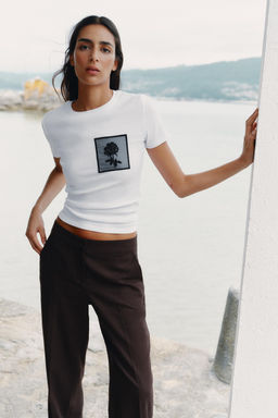 T-SHIRT WITH FLOWER POCKET