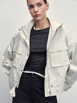 Куртка с накладными карманами и капюшоном / Zarina