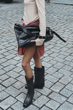 MAXI BUCKET BAG WITH METAL EYELETS - Zara фото 2