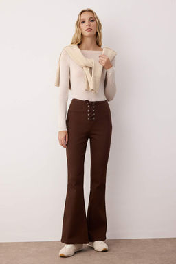 Kahverengi Flare Kal?p Baglama Detayl? Gabardin Pantolon TWOAW26PL00064
