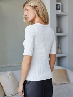 D39.337 Джемпер женский натуральный белый