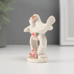 Фигурка полистоун «Голуби на ажурной подставке с розовыми розами», 6×6.3×3 см