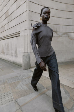 BLOUSE WITH SHOULDER OPENING AND BOW