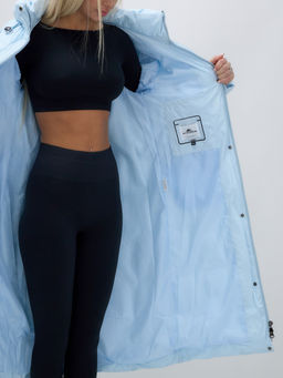 Пальто утепленное стеганное зимнее с капюшоном женское голубого цвета 9609Gl - Mtforce фото 13