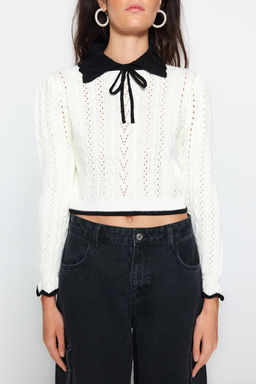 Ekru Crop Ajurlu/Delikli Kurdele/Fiyonk Detayl? Triko Kazak TWOAW24KZ01055 - Trendyolmilla фото 4