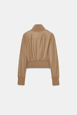 CHAQUETA BOMBER EFECTO PIEL / Camel oscuro