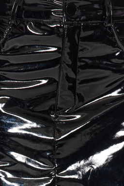 TRENDYOLMILLA Siyah Parlak Suni Deri Mini Dokuma Etek TWOAW24ET00176 фото 4