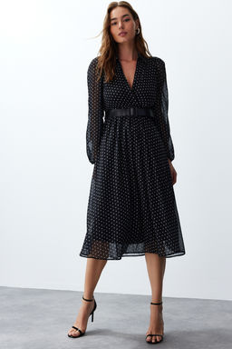 TRENDYOLMILLA Siyah Kemerli Puantiyeli Sifon Astarl? Midi Dokuma Elbise TWOSS24EL00839  фото 3