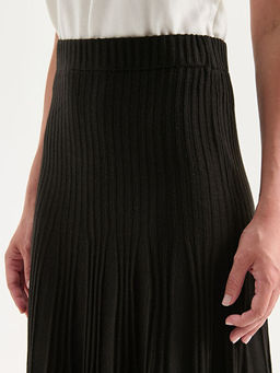 Beli Lastikli ?izgili Pileli Triko Etek