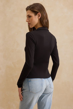 Siyah Fitted/Vucuda Oturan Polo Yaka Agrafl? Buzgulu Pamuklu Esnek Orme Bluz TWOSS26BZ00098