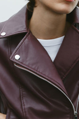 LEATHER EFFECT CROPPED BIKER JACKET - Zara фото 7