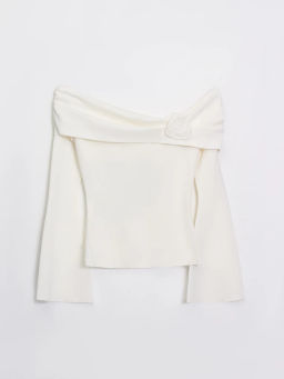 Джемпер из вискозы с цветком / Zarina