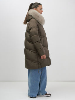 Пальто зимнее утепленное с мехом и капюшоном тренд темно-коричневого цвета 7745TK - Visdeer фото 6