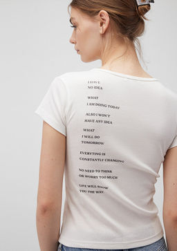 S?rt Bask?l? Beyaz Tisort