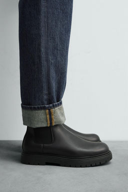 BOTA CHELSEA VOLUMEN / Negro