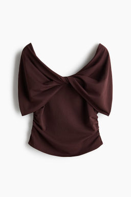 Top off-the-shoulder con detalle girado