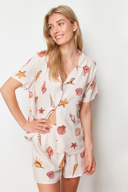 Trendyolmilla Cok Renkli Bask?l? Viskon Sortlu Dokuma Pijama Tak?m? THMSS24PT00303