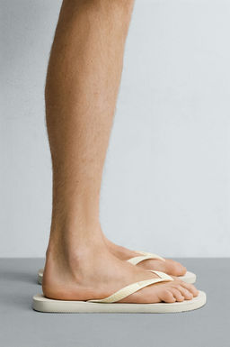 SANDALIA HAVAIANAS ® x ZARA / Blanco Crudo