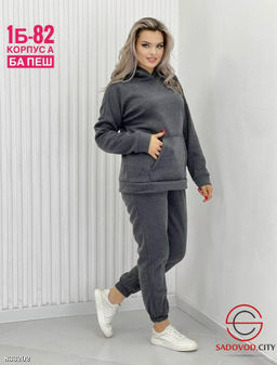 Спортивный женский костюм на флисе