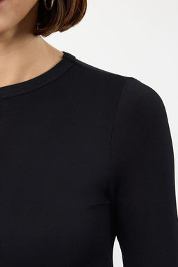 Siyah Premium Viskoz Yumusak Kumasl? Fitted Crop Esnek Orme Bluz TWOAW24BZ00048