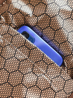 Куртка женская удлинённая стёганая с капюшоном и графеновой подкладкой черного цвета 9628_1Ch