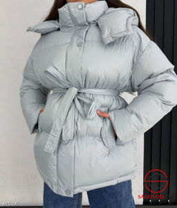 Зимняя женская куртка с капюшоном
