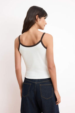 Ekru-Kahverengi Bask?l? Regular Havuz Yaka Ince Ask?l? Kolsuz Interlok Orme Atlet TWOSS26AL00025 - Trendyolmilla фото 5