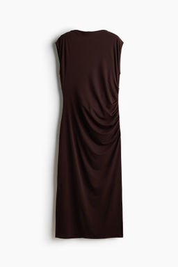 Vestido con espalda drapeada