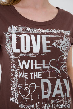 Футболка женская со спущенным плечом из кулирки Лира шоколад с принтом Love - Амадэль фото 3