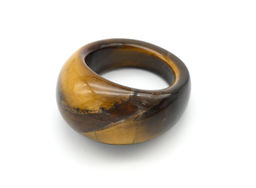 Крупное кольцо из тигрового глаза Радуга камня