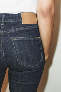 ZW COLLECTION BOOTCUT MID-WAIST CONTOUR JEANS - Zara фото 14