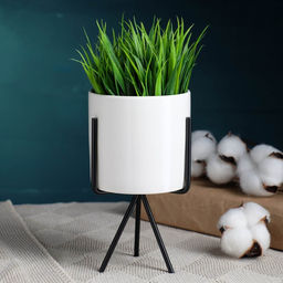 Декоративный горшок для цветов «Цилиндр», 300 мл, 15×8×8 см, керамика, на чёрной подставке, белый