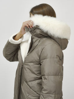 Куртка зимняя женская косуха с мехом и овчиной коричневого цвета 389_1K