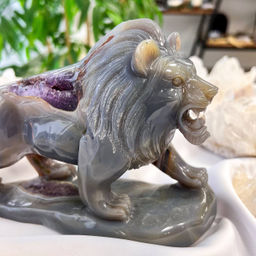 Лев резной из Агата с жеодой