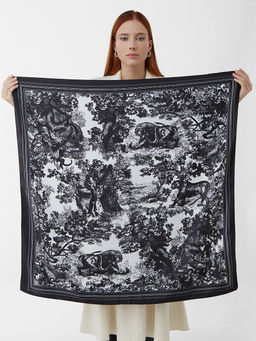 Большой, мягкий, тонкий и очень нежный платок с рисунком