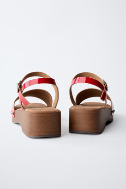 FAUX-PATENT CLOGS - Zara фото 4