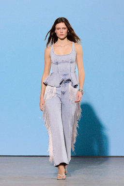 Limited Edition Ac?k Mavi Volanl? Az Esnek Denim Bluz TWOSS26BZ00576