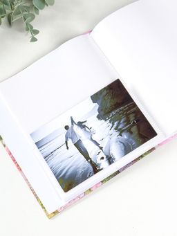 Фотоальбом на 100 фото 13х18 см "Вязаная деревушка" в коробке 5х18х20,5 см