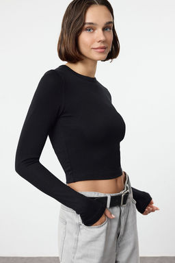 Siyah Premium Viskoz Yumusak Kumasl? Fitted Crop Esnek Orme Bluz TWOAW24BZ00048