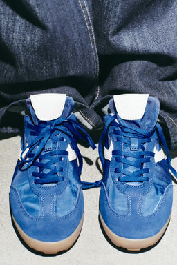 SOFT RUNNING TRAINERS