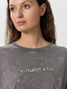 Свитшот женский серый с обработкой эйсид и надписью no matter what - Mark formelle фото 4