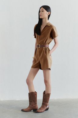 Limited Edition Camel Beli Lastikli Fermuar Detayl? Mini Dokuma Tulum TWOSS25TU00026