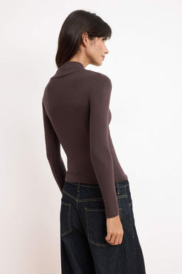 Kahverengi Fitted/Vucuda Oturan Asimetrik Yaka Uzun Kollu Esnek Orme Bluz TWOSS26BZ00692 - Trendyolmilla фото 4