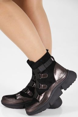 Зимние спортивные ботинки женские