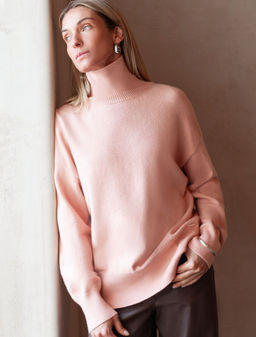 D34.206 Свитер женский пудровый