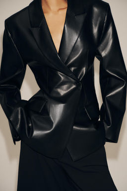 TAILORED FAUX LEATHER BLAZER