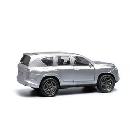 Серебристая инерционная машинка die-cast , 1:32, с люком