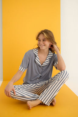 Trendyolmilla Ekru Y?ld?z Desenli Gomlek Yaka Yumusak Tuse Orme Pijama Tak?m? THMSS25PT00412 фото 4